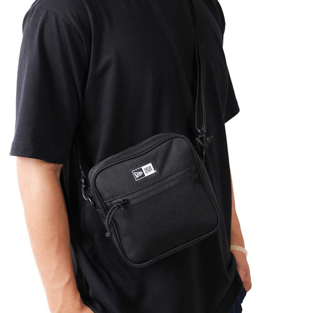 box logo shoulder pouch black bag back