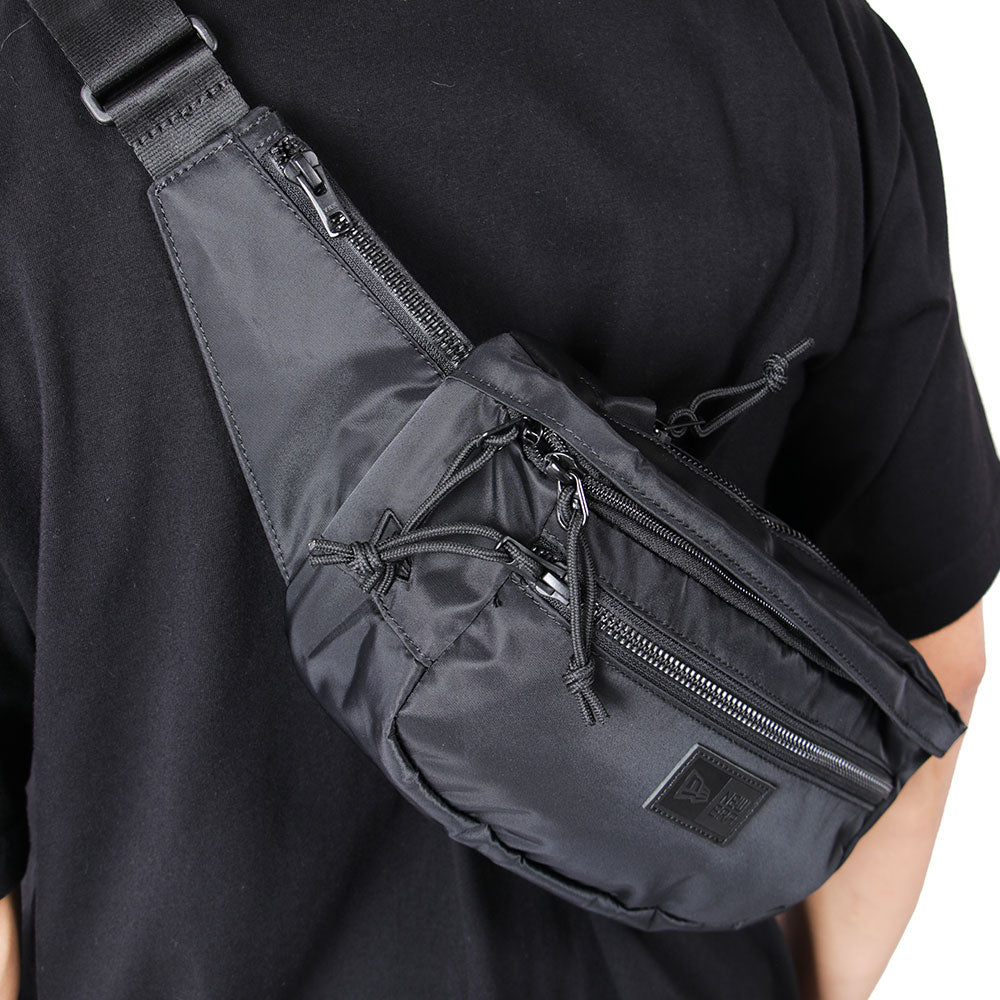 black logo 3l black explorer waist bag back