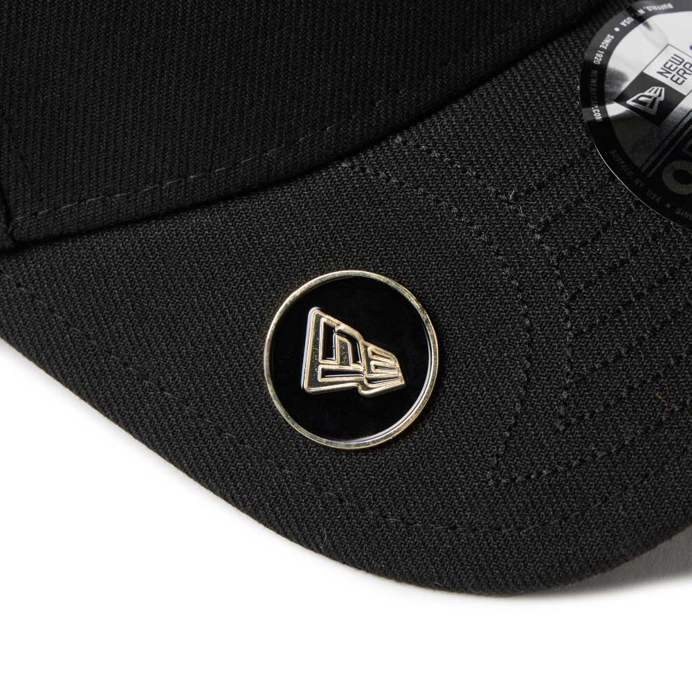 new era wordmark golf black 9forty velcro strap adjustable cap close-up front brim view with magnetic field for ballmark pin
