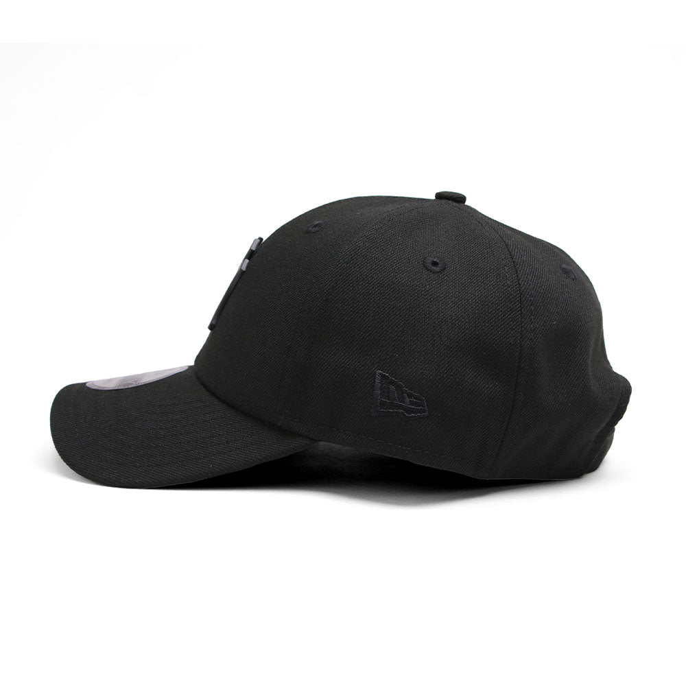 new era new york yankees metal badge ss26 black 9forty adjustable cap 1 side