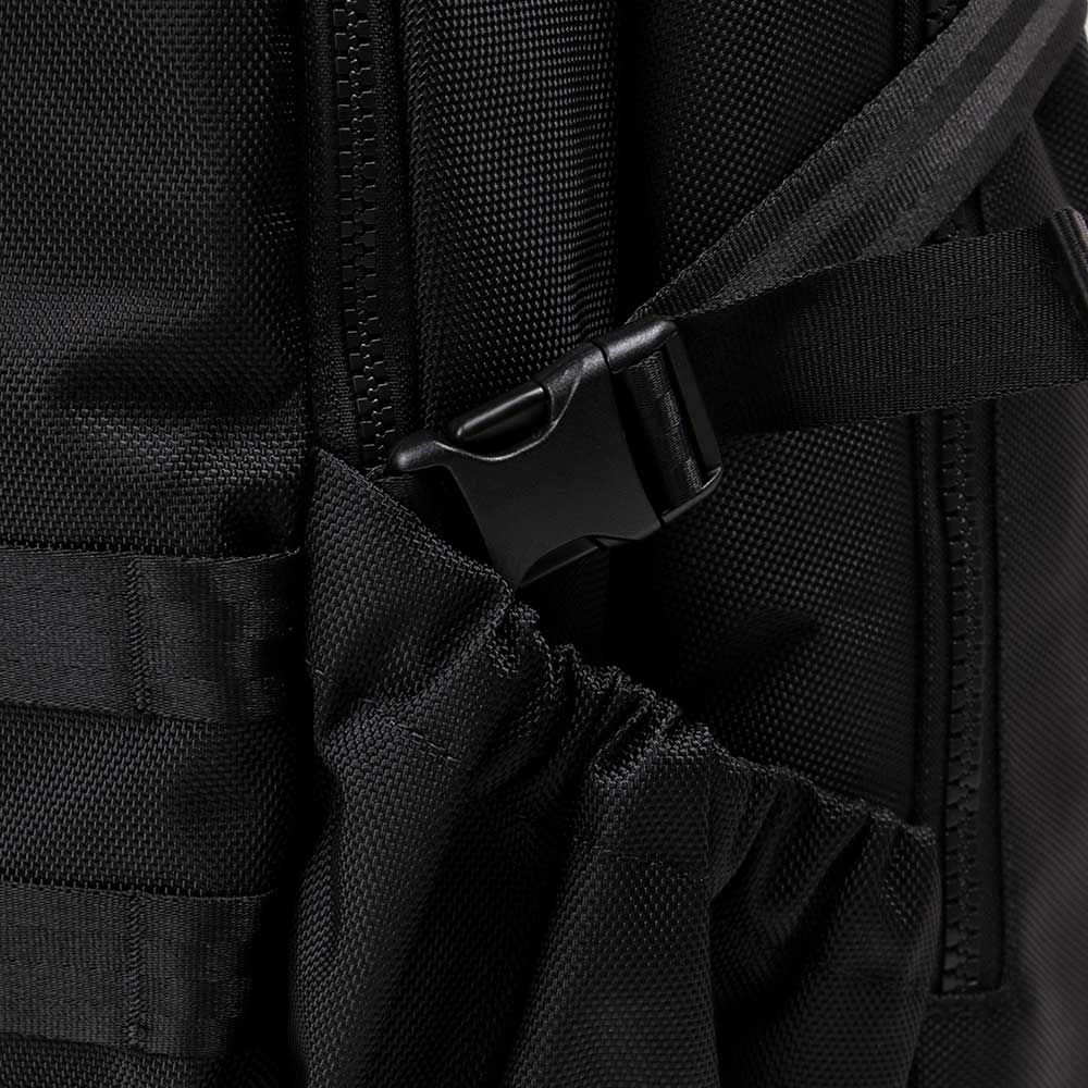 square logo black 33l urban backpack
