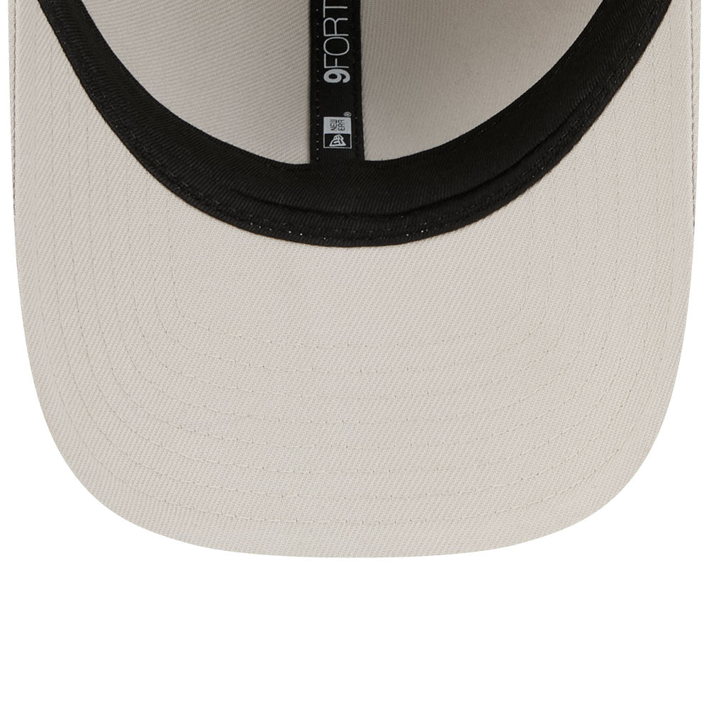 new era new york yankees metal badge ss26 stone 9forty adjustable cap detail and color