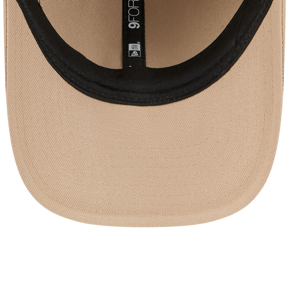 new era new york yankees metal badge ss26 camel 9forty adjustable cap detail and color