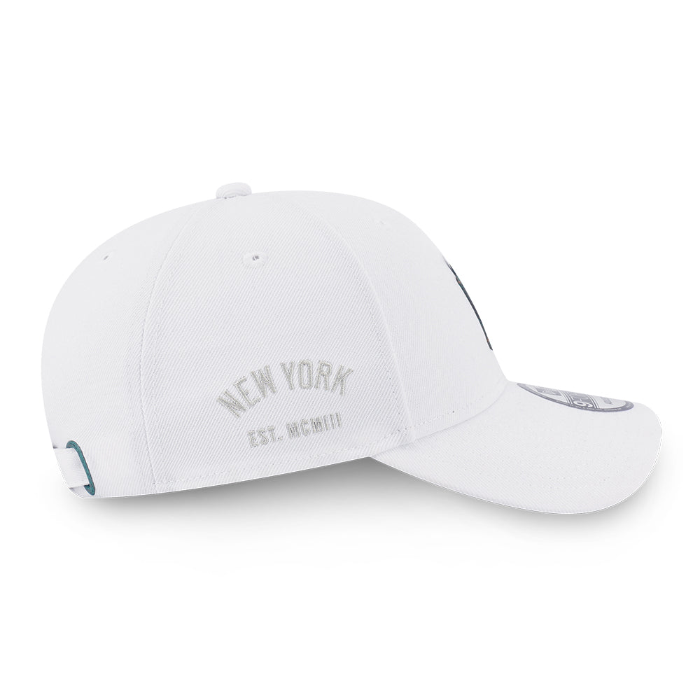 new era new york yankees metal badge bronze green white 9forty adjustable cap angle
