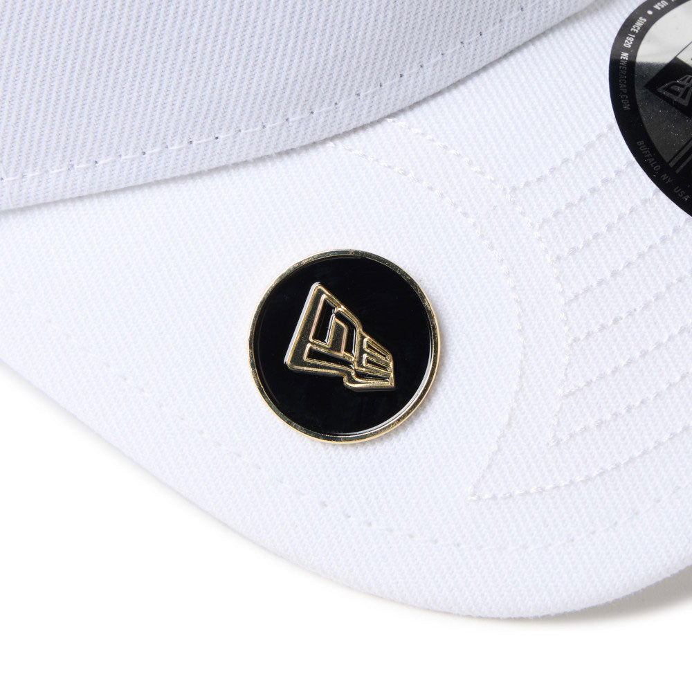 new era wordmark golf white 9forty velcro strap adjustable cap close-up front brim view with magnetic field for ballmark pin