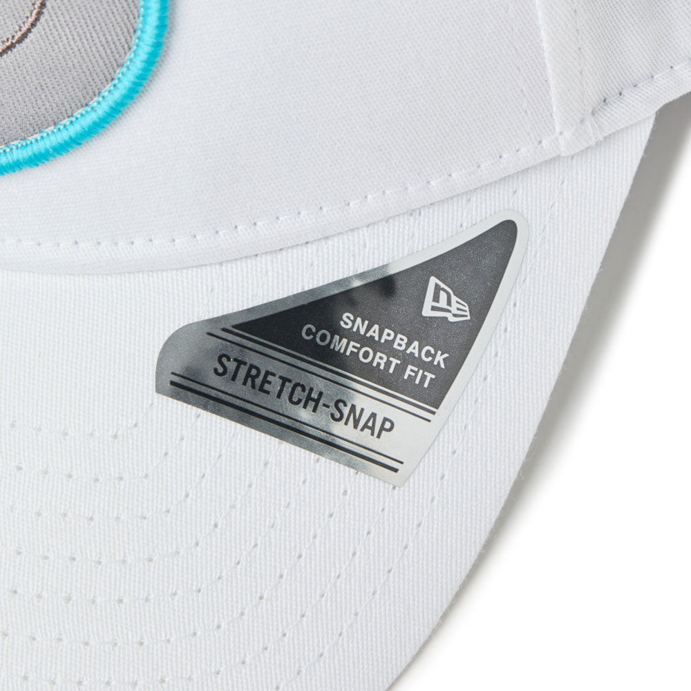 Close-up of a new era script oval patch white golf 9forty stretch snapback cap with a New Era Stretch-Snap label
