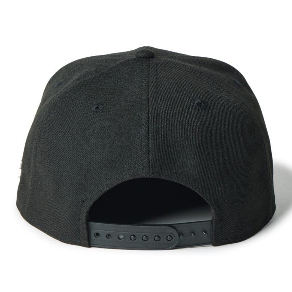 new era silver wordmark metal flag black 9fifty snapback cap detail and color