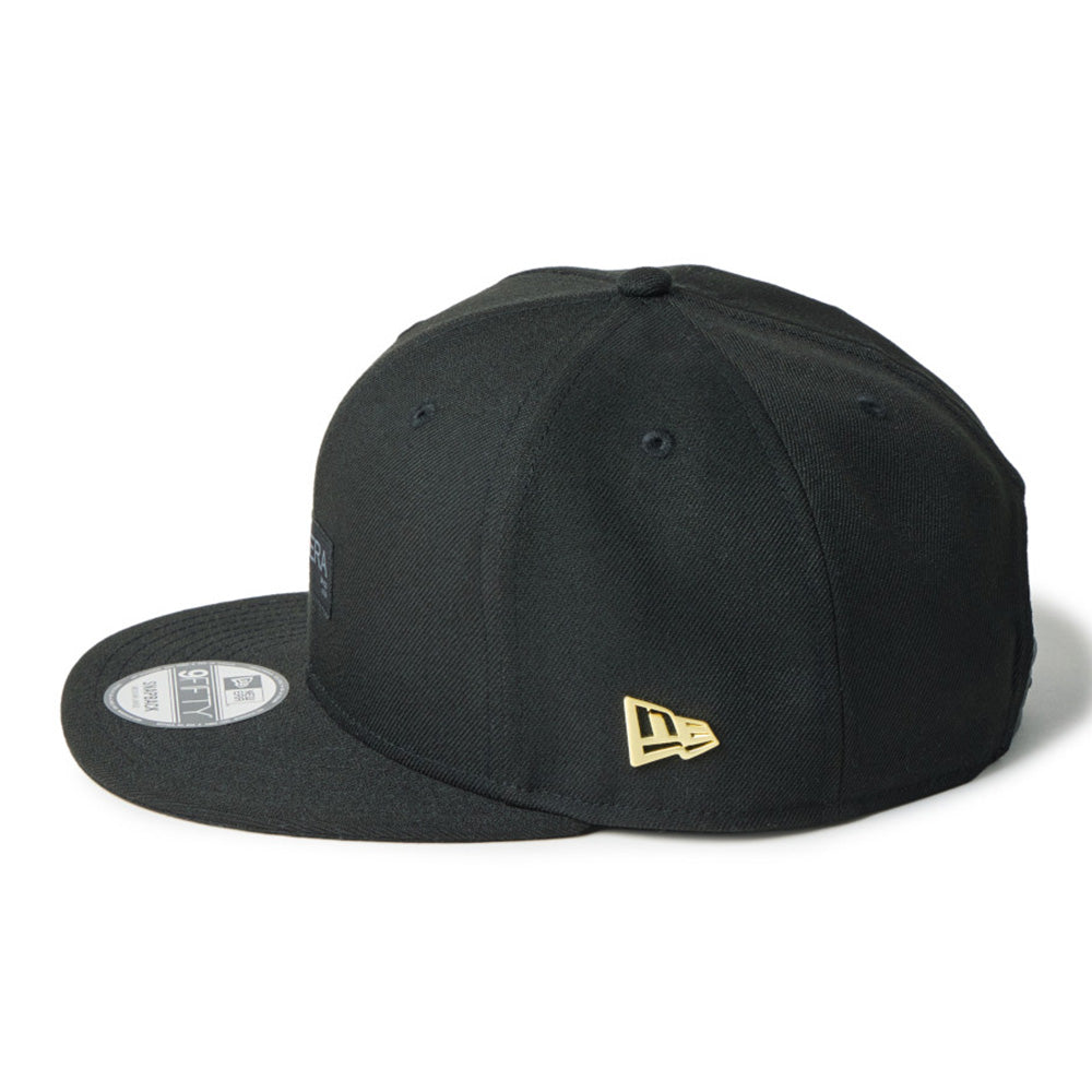 new era black wordmark metal flag black 9fifty snapback cap detail and color