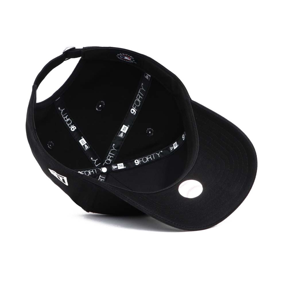 new york yankees mlb silver metal badge black 9forty a frame adjustable cap detail and color