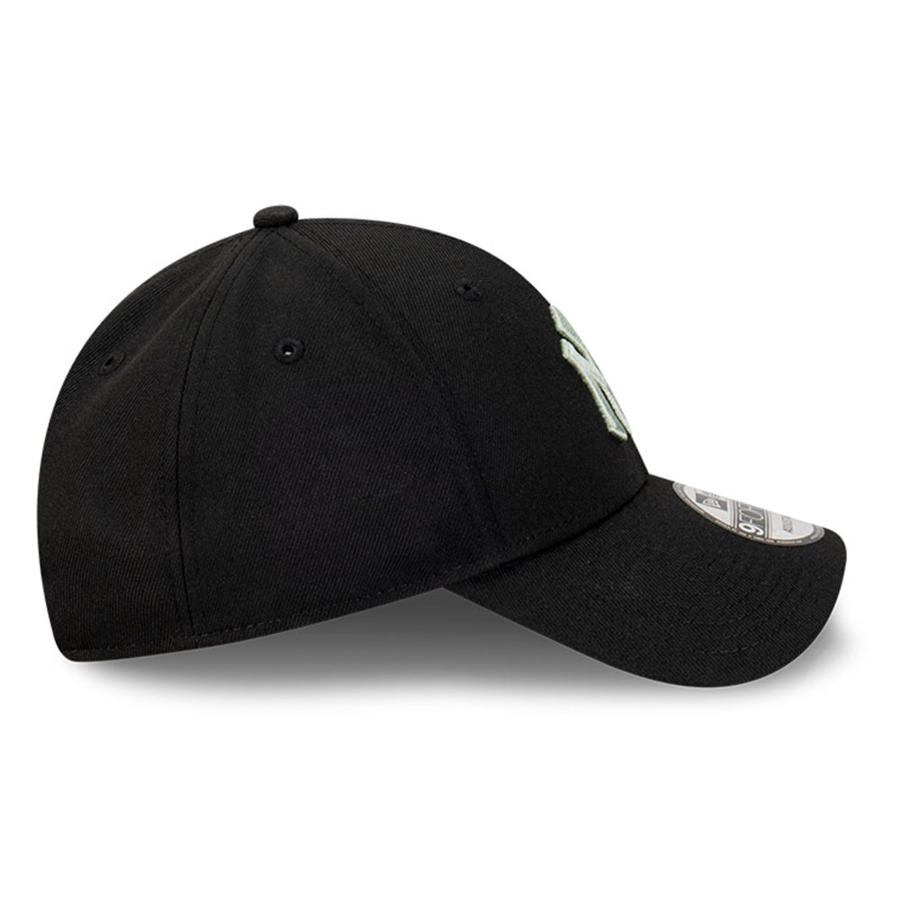 new york yankees repreve seasonal q124 black everest green 9forty adjustable cap logo and print