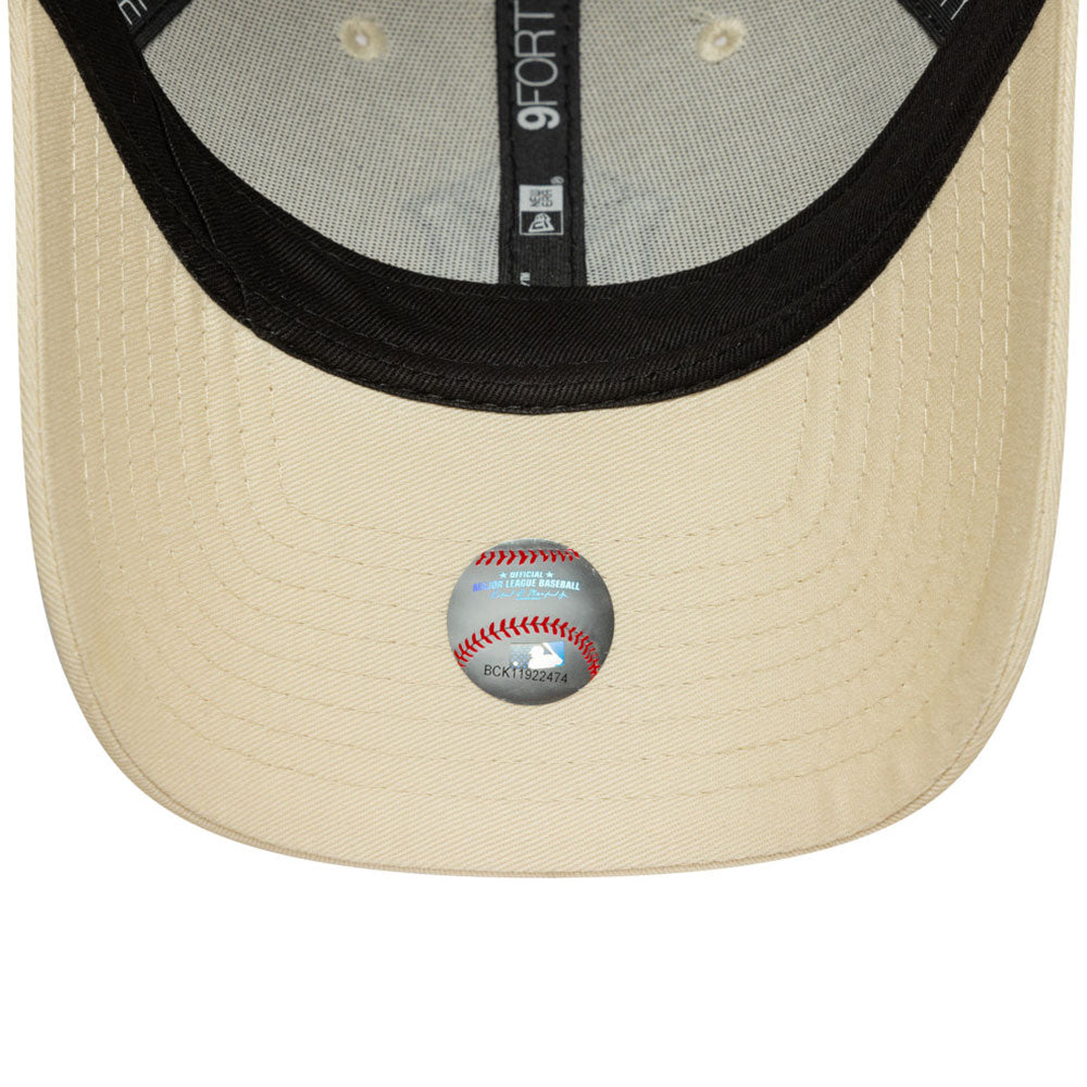 new york yankees team outline light cream 9forty adjustable cap 1 detail and color