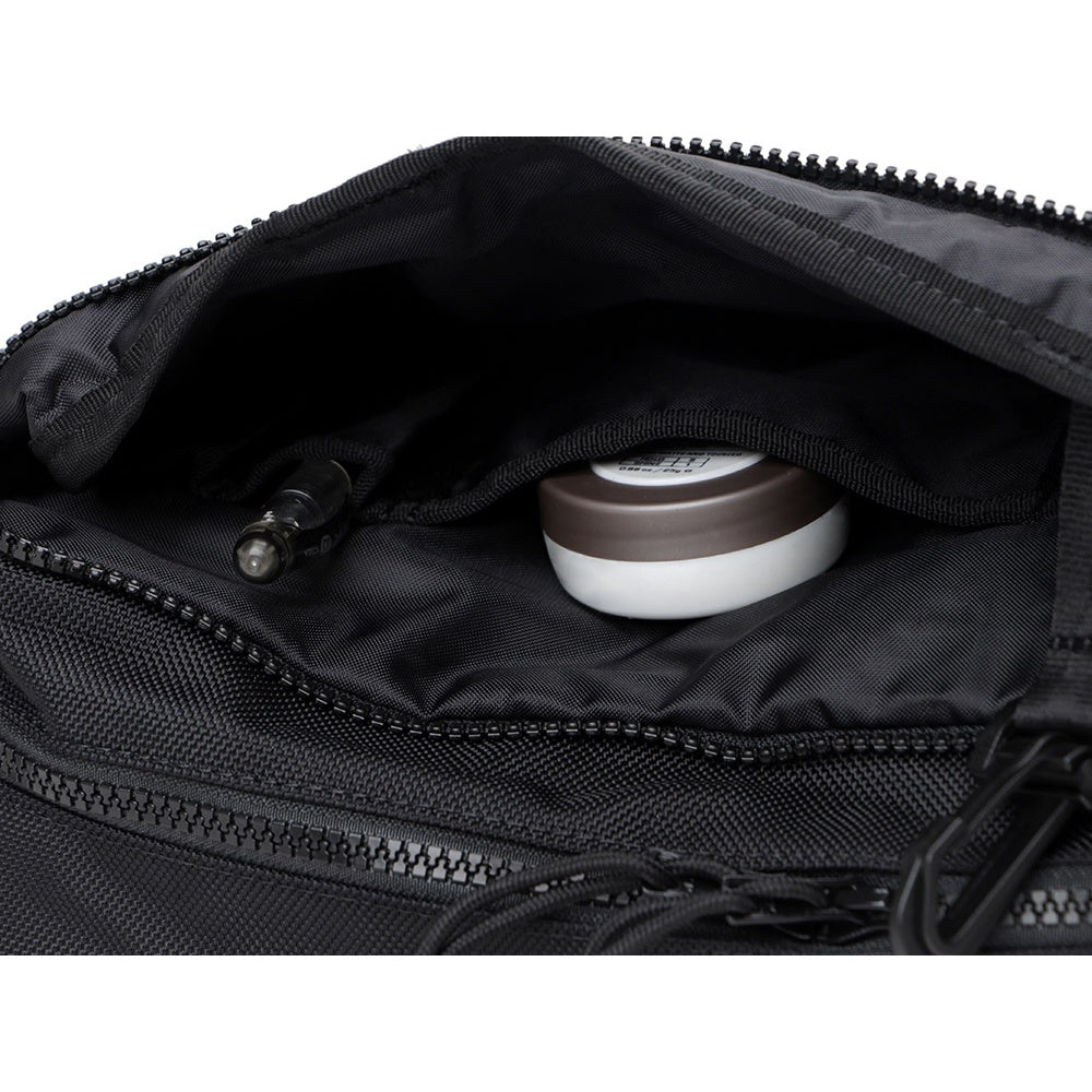 logo 7l black square waist bag