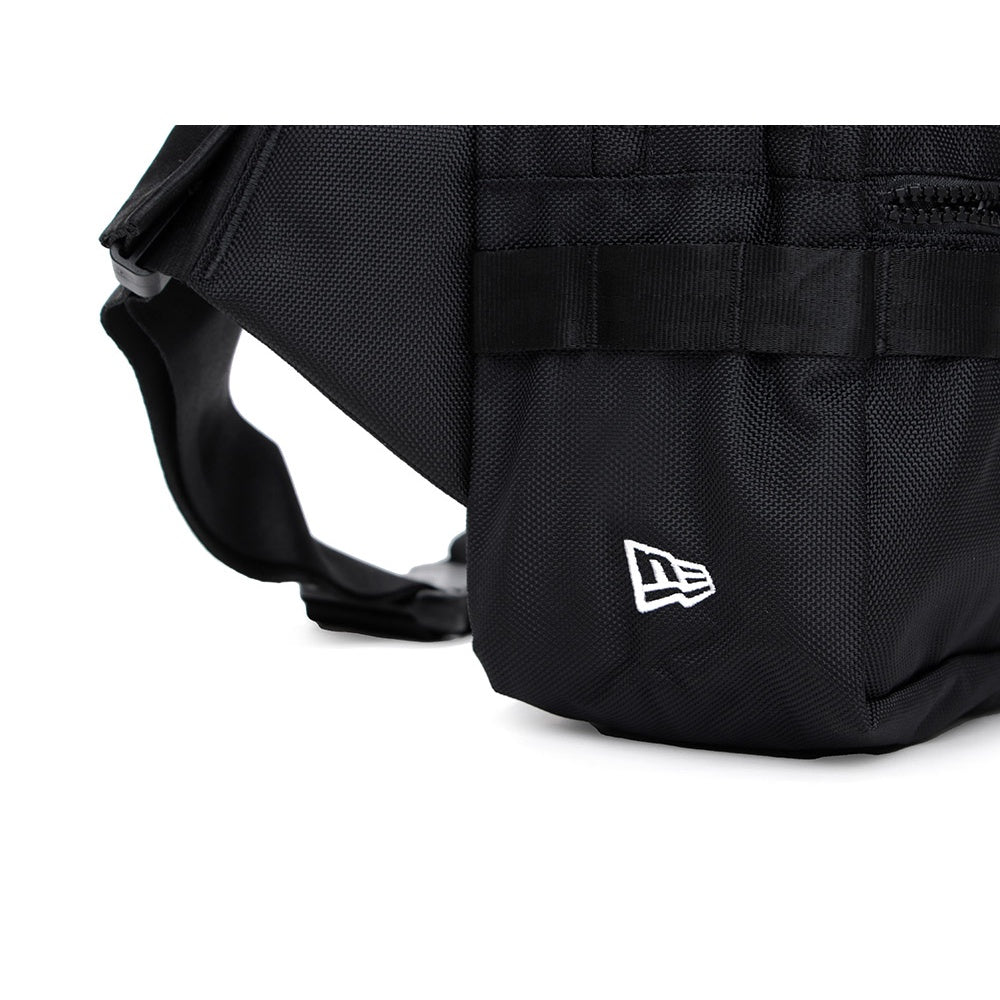 logo 7l black square waist bag